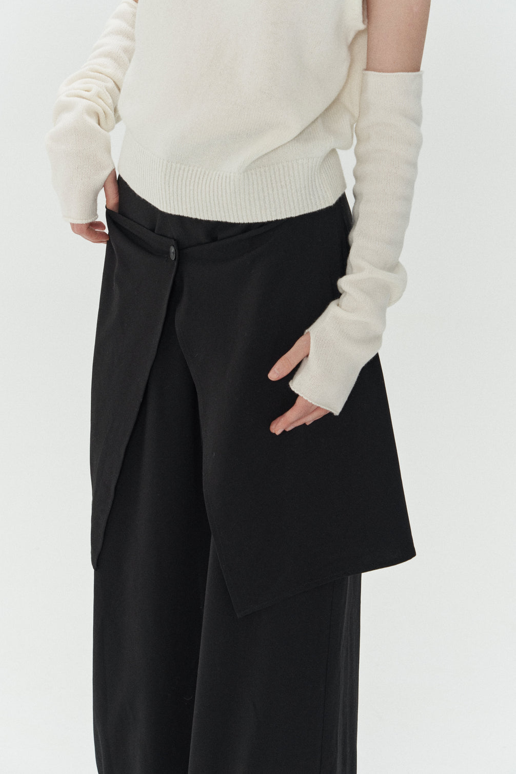 Slit Two-Piece Trousers